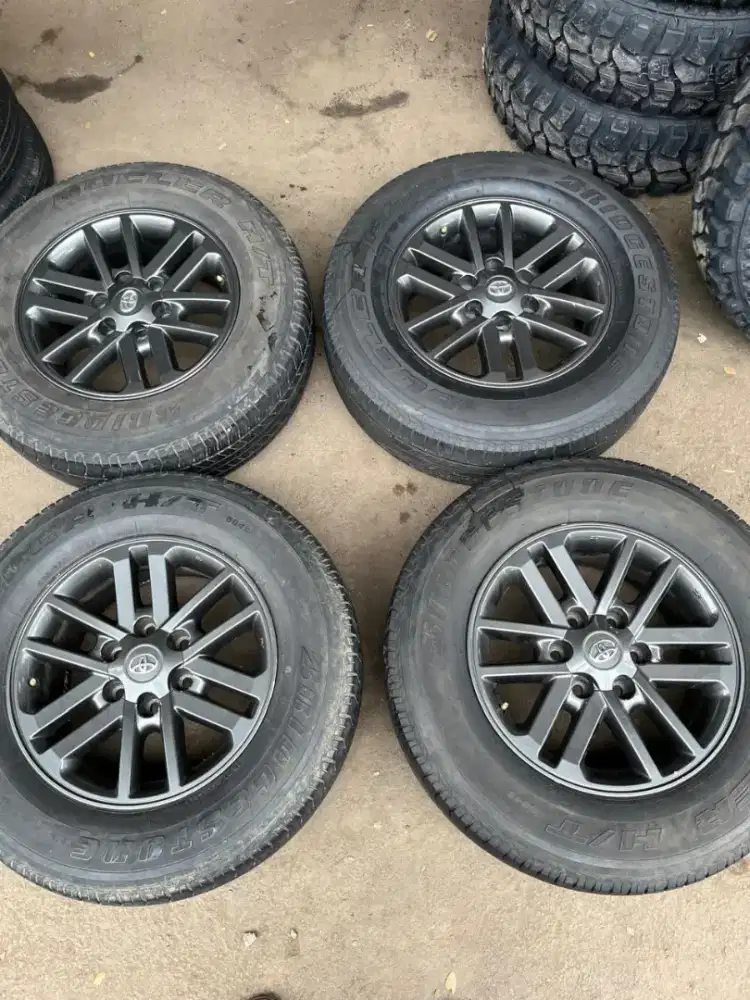 Velg original OEM Toyota Fortuner vnt turbo ring 17 6x139,7 ban 265/65