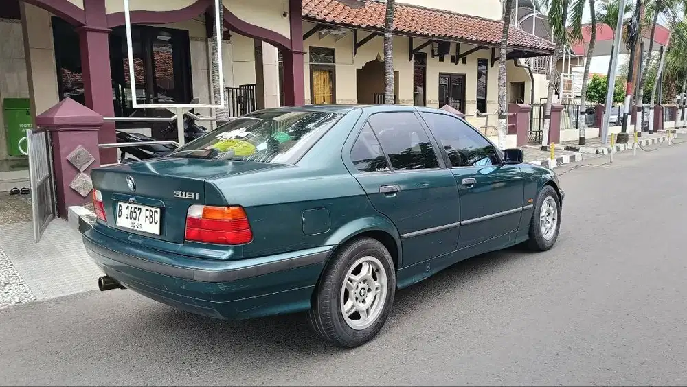 BMW 97 318i pajak panjang