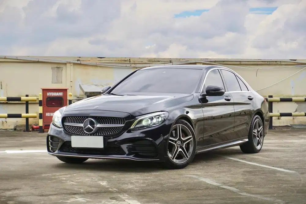 Mercedes Benz C300 W205 Facelift AMG 2019 Hitam DP Ringan Best Deal