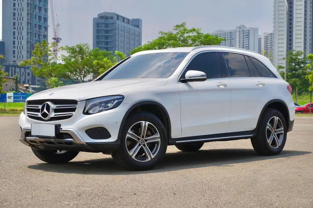 Mercedes Benz GLC200 Exclusive Line X253 2017 Putih Favorit DP Ringan