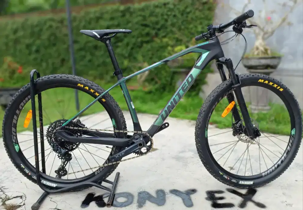 UNITED KYROSS KARBON Harga obral