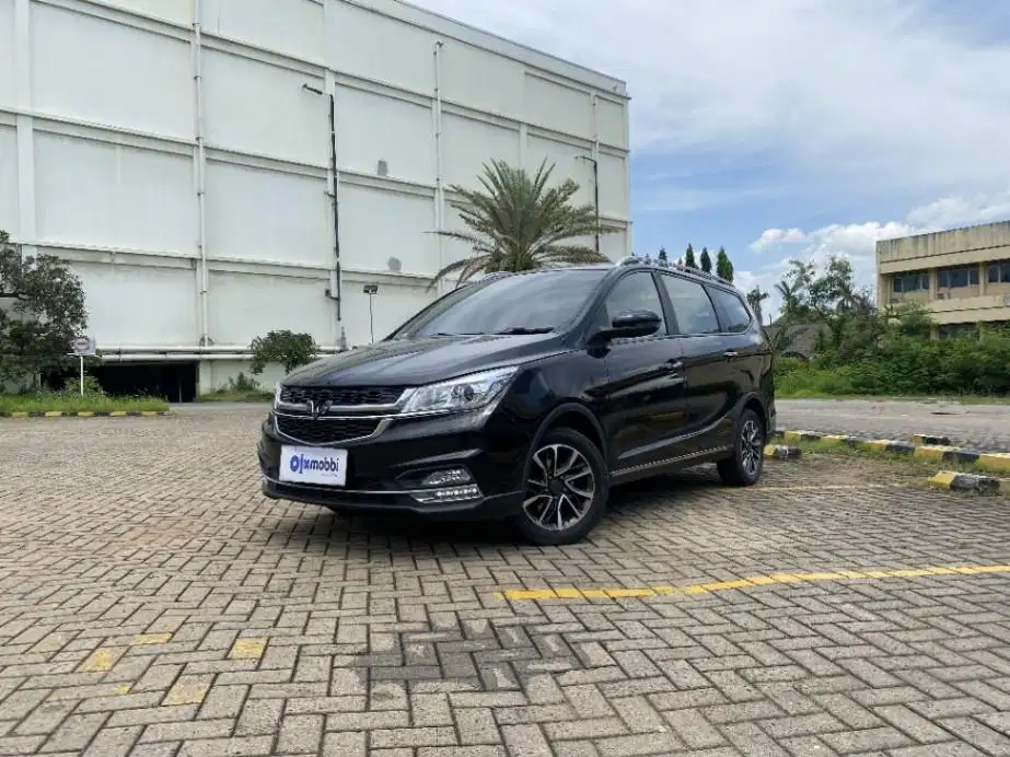 TDP 7,JT Wuling Cortez 1.5 CT Lux Plus Bensin-AT Hitam 2019