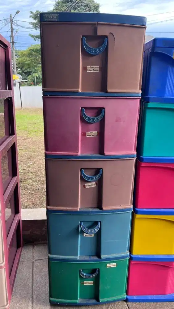 Lemari plastik campur