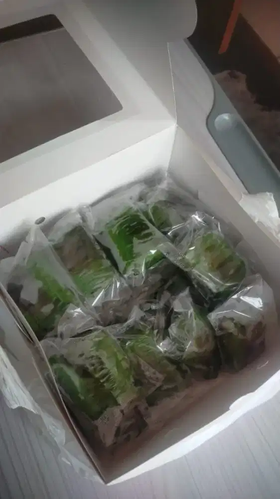 Bantu buat kue kue tradisional