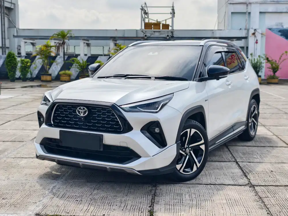 [24RB] TOYOTA YARIS CROSS GR 1.5 HEV TWO TONE 2024 PUTIH GENAP