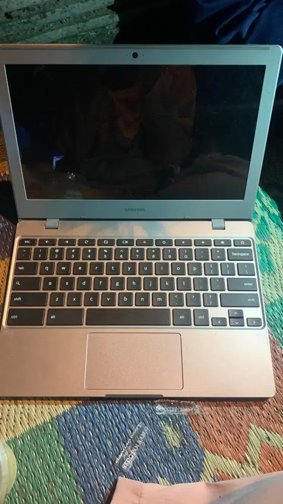 Leptop Intel Ram 4gb ssd layar Lcd 12'in slim