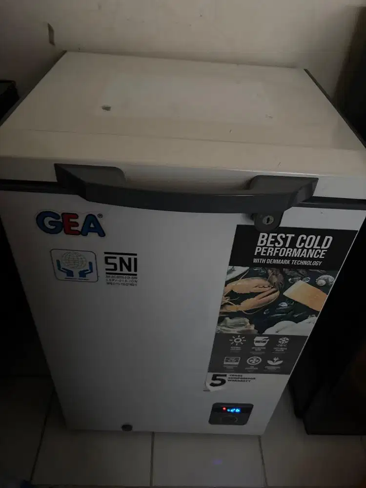 Dijual cepat freezer merk GEA