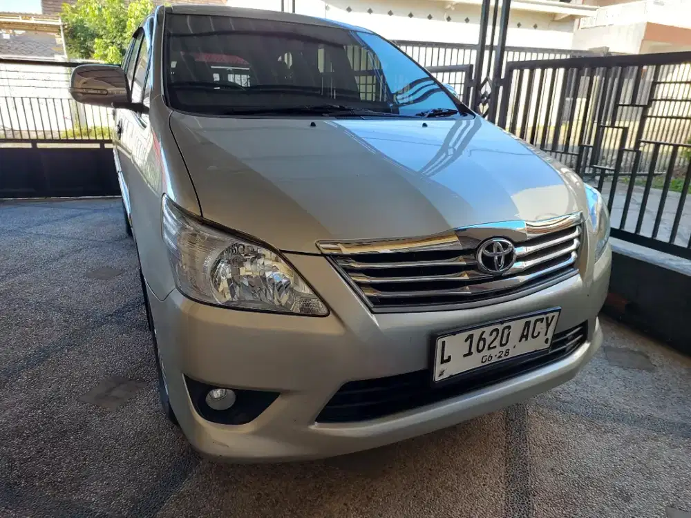 Toyota kijang inova Disel Matic, th 2012.