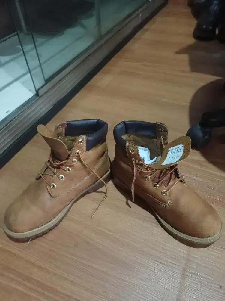Sepatu boots ...