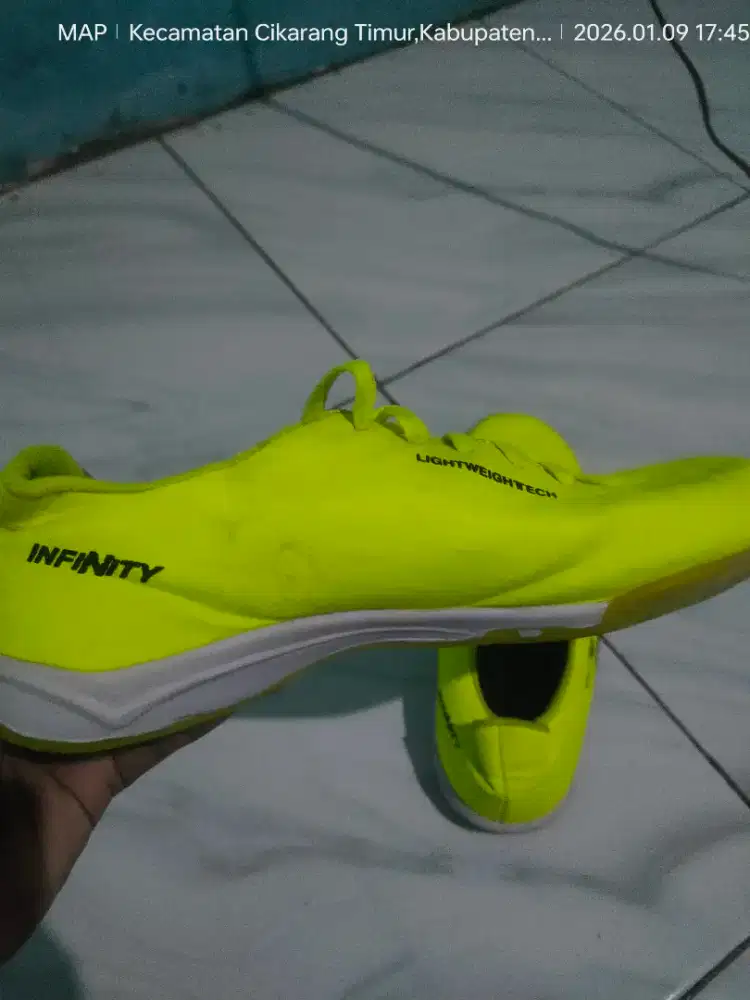 Sepatu futsal SPECS