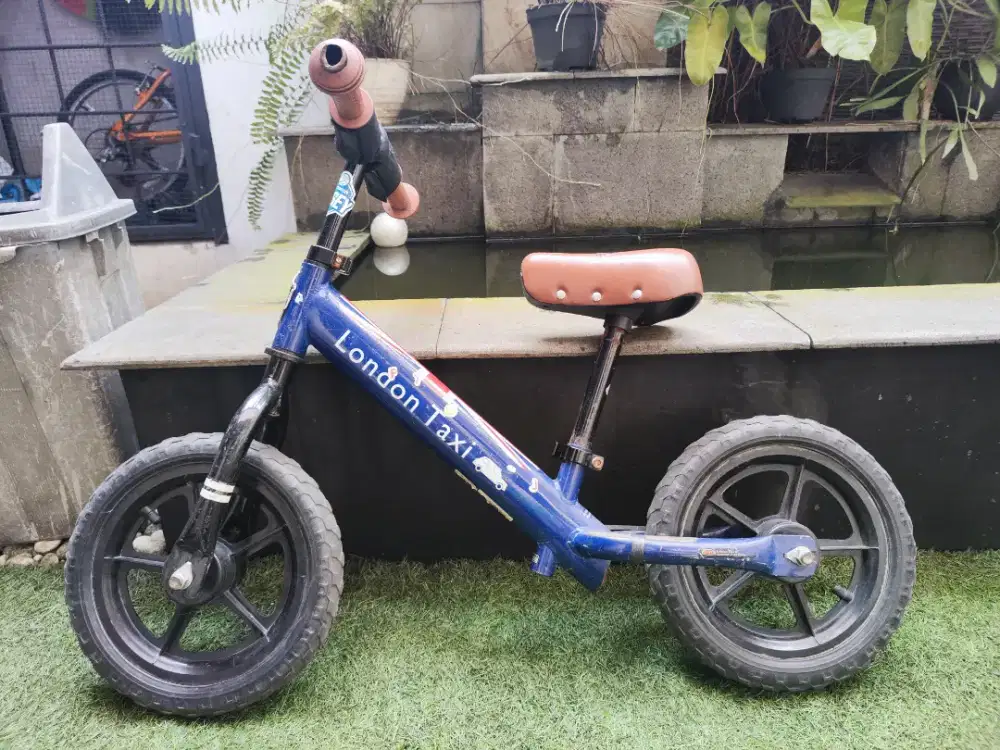 Balancing Bike London Taxi