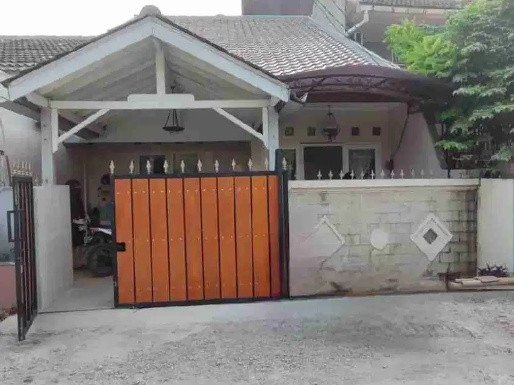 Dijual rumah 1 1/2 lantai  di Boulevard Harapan Indah