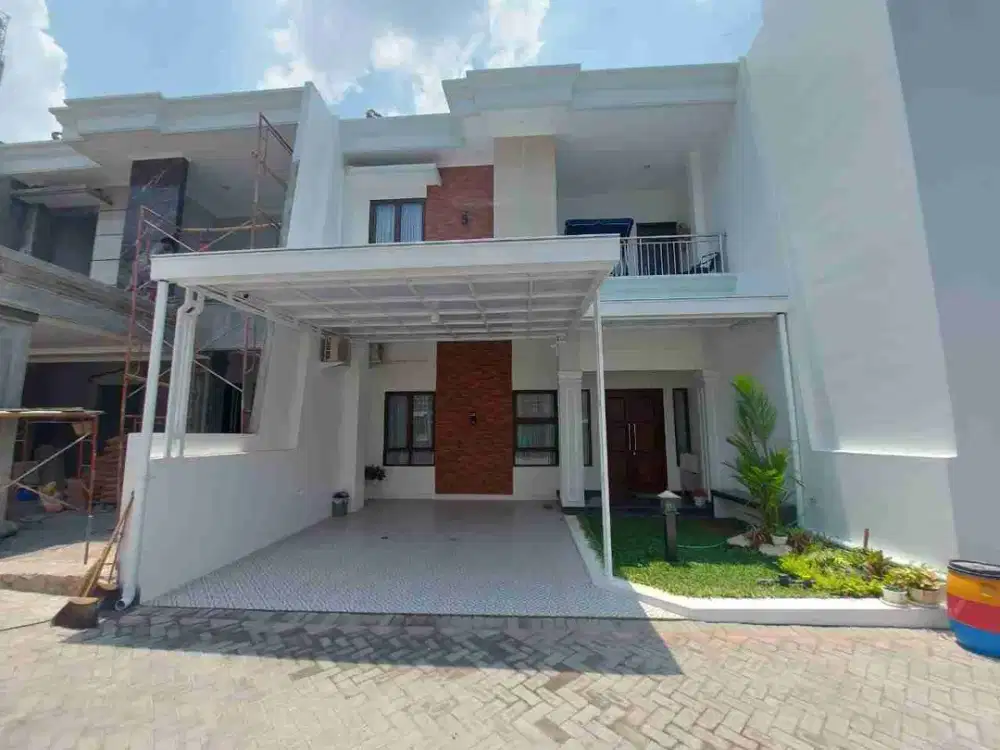 Rumah Exclusive 2Lt SHM dekat SMUN 9 Banyumanik Semarang Atas