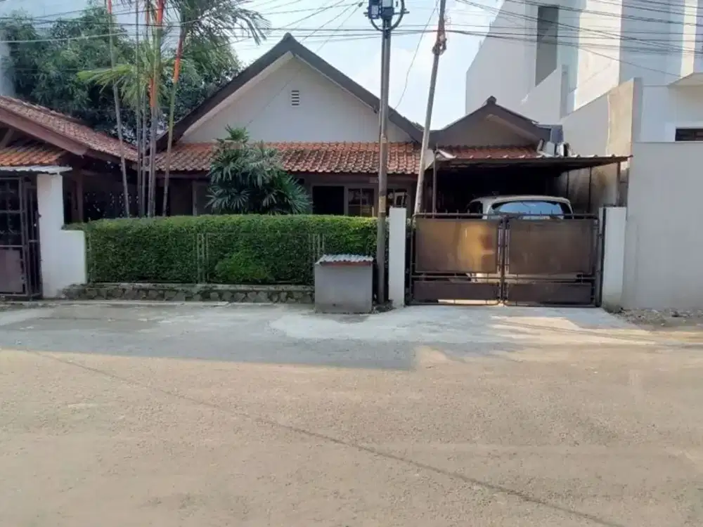 DIJUAL Rumah siap Huni di CIATEUL Lokasi Strategis di Tengah Kota Bandung Akses Mudah ke jalan Moh.Toha & dekat Taman REGOL Turangga