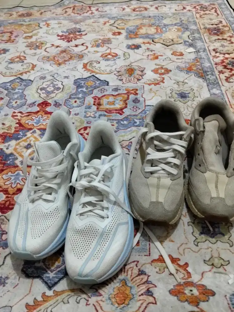 Dua pasang sepatu merk kanky dn Hexafoam