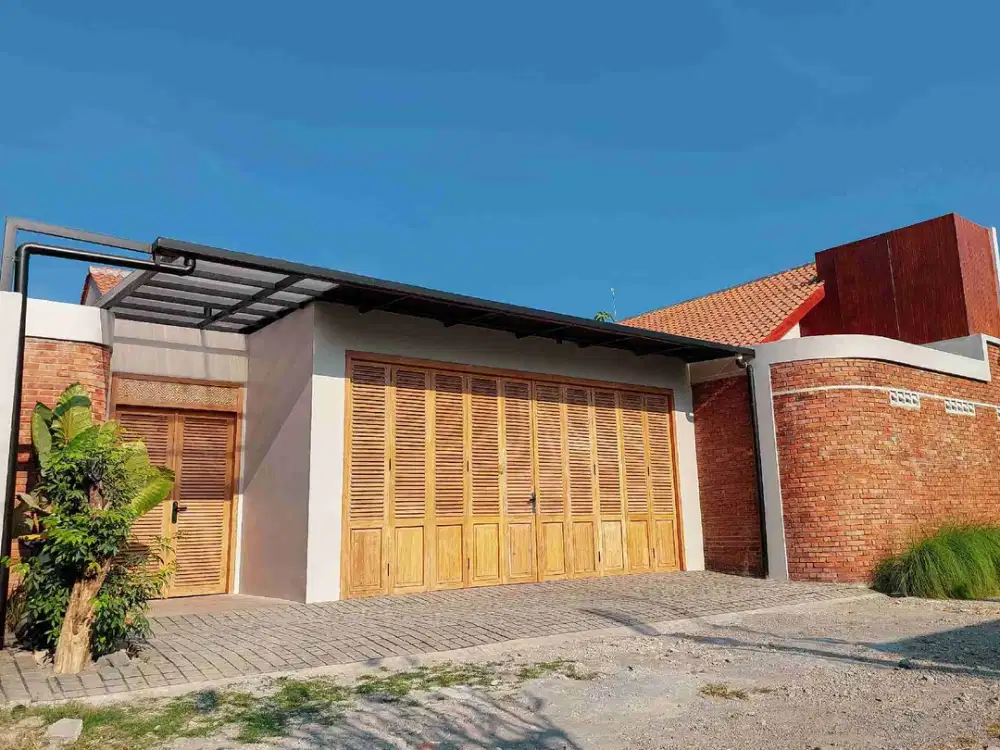 RUMAH STYEL VILLA MODEREN TROPICAL BAYURADEN GAMPING