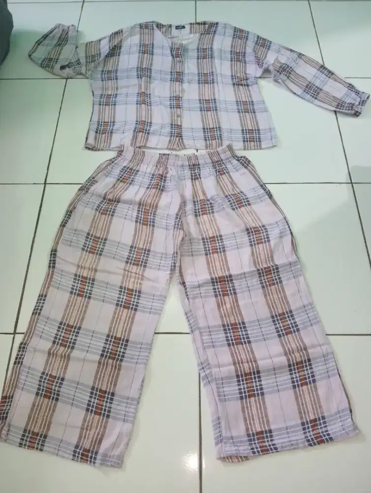 Setelan wanita 3 stel 50k aja.