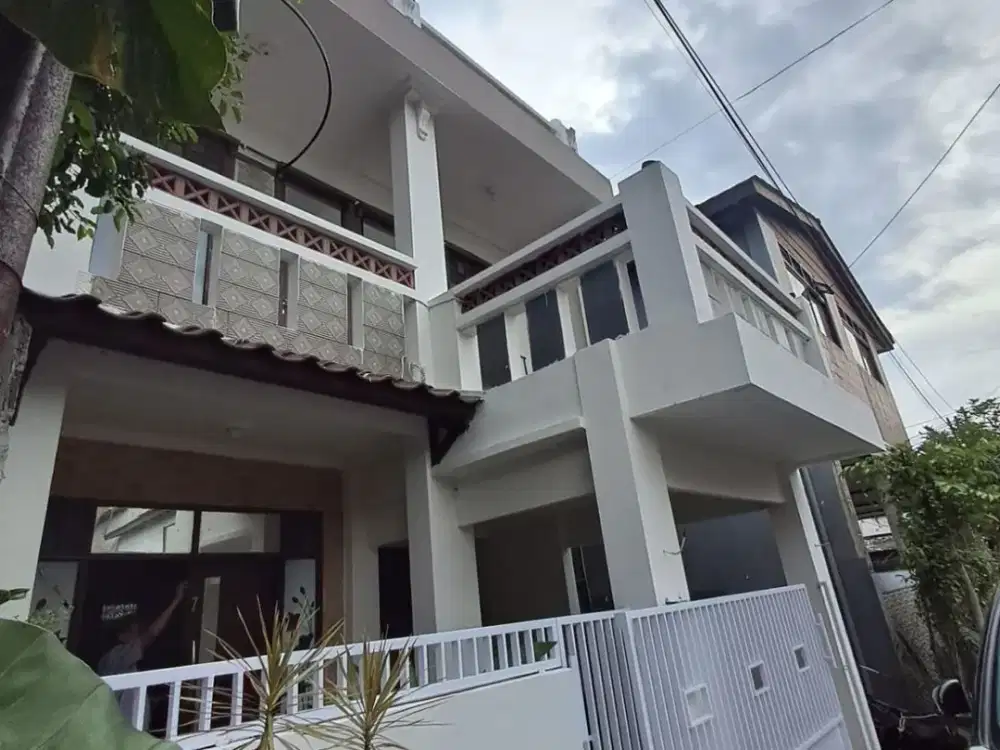 Dijual Rumah 3 Lantai di Komplek Margawangi Margacinta Bandung