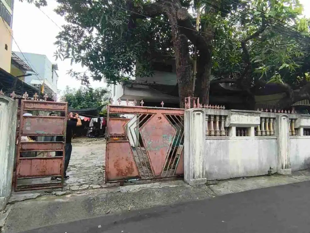 Di jual rumah bangunan lama 2 lantai di meruya utara jakarta barat