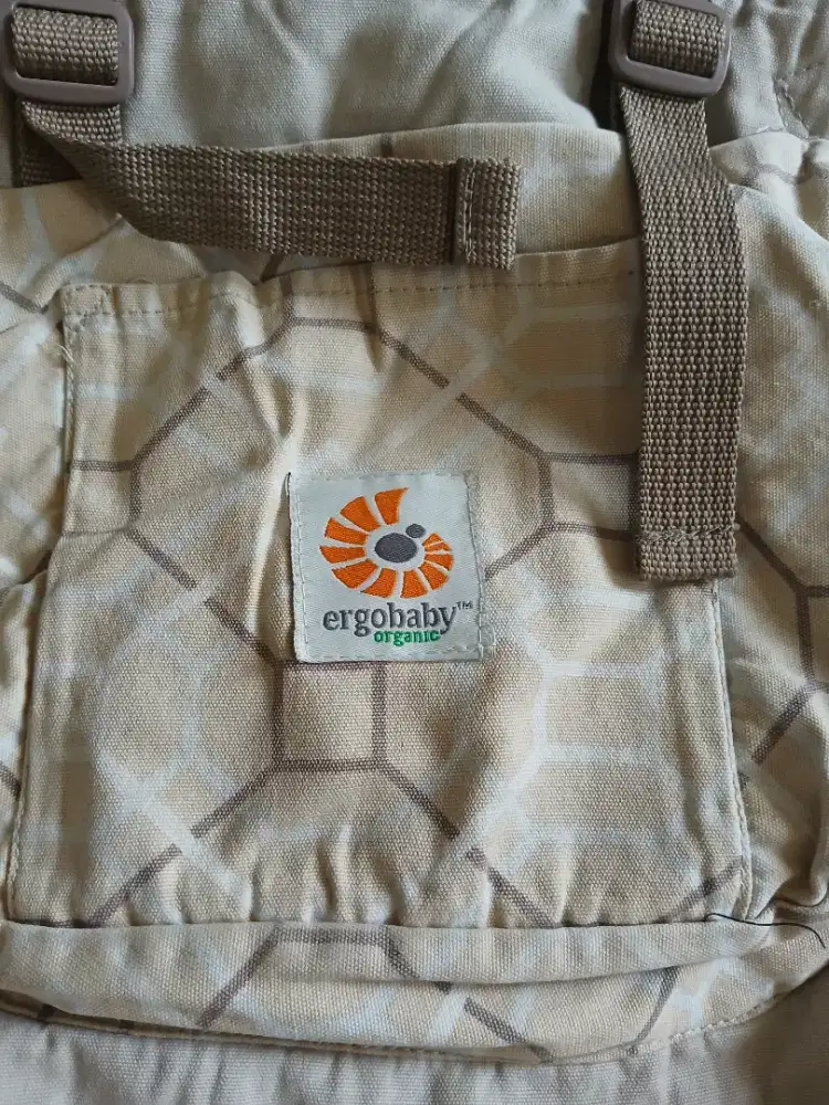 Gendongan bayi merk Ergo baby