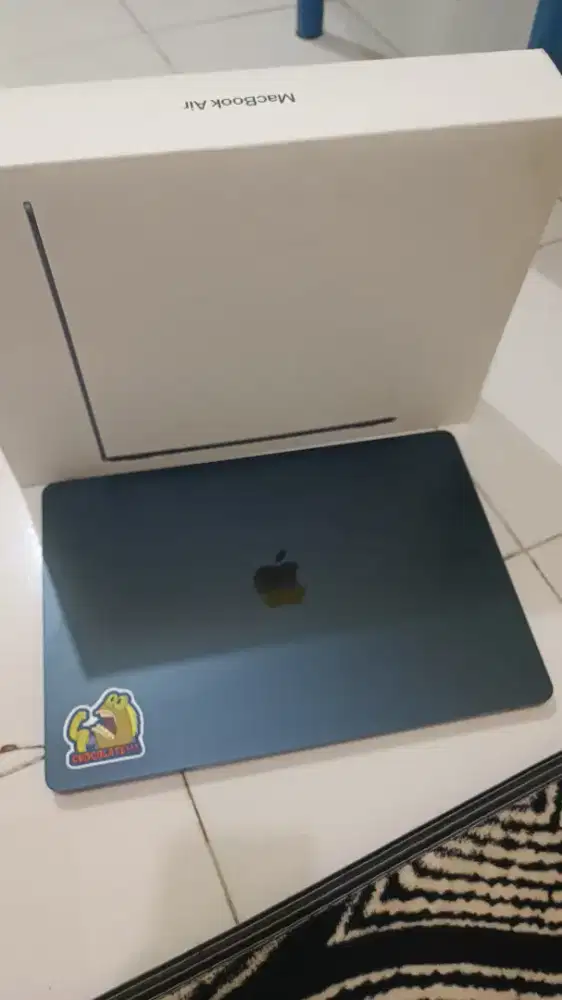 Macbook Air M4 15 16gb + 512 gb ibox masih garansi >juli 2026