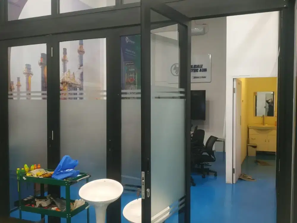 Gudang dengan Konsep multiguna Bizpark PIK 2 ukuran 6x20  sudah Renovasi