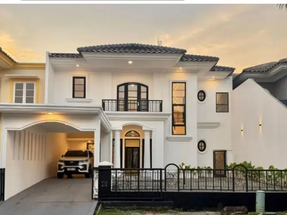 RUMAH MEWAH KLASIK MODERN SIAP HUNI!! POSISI TERBAIK DENGAN HALAMAN LUAS