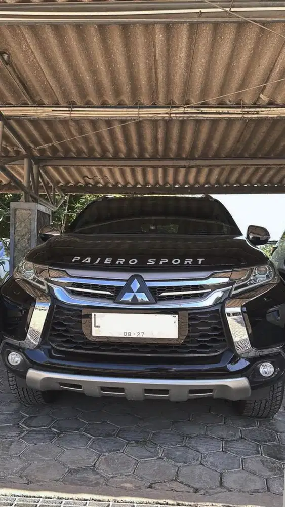 Pajero Sport Dakar 4x2 Hitam
