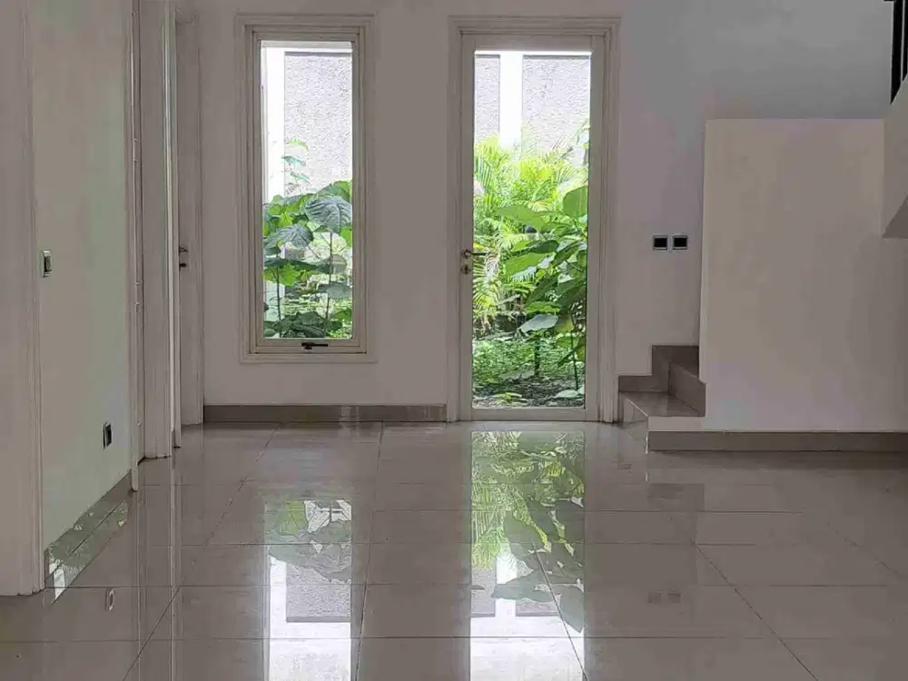 Rumah 2 lantai. Rapi. Siap huni. Bebas Banjir. Dekat Sekolah