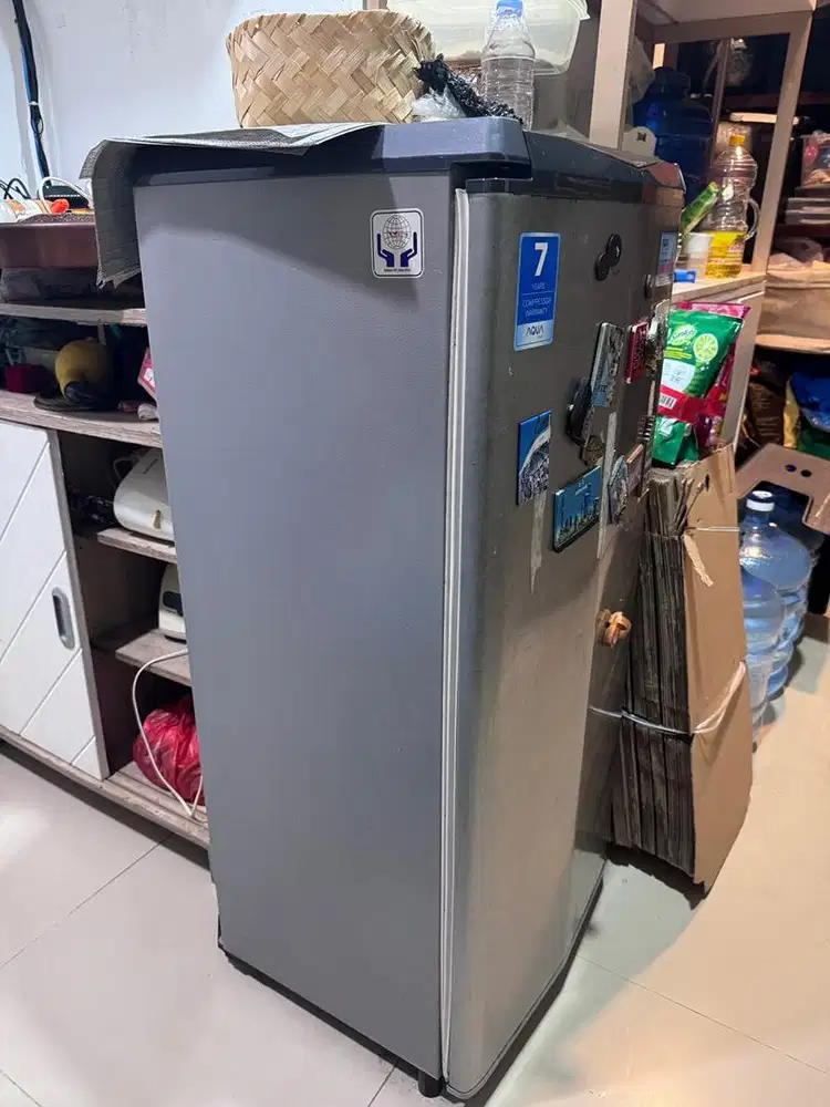 Kulkas 1 pintu tinggi 100 Meter