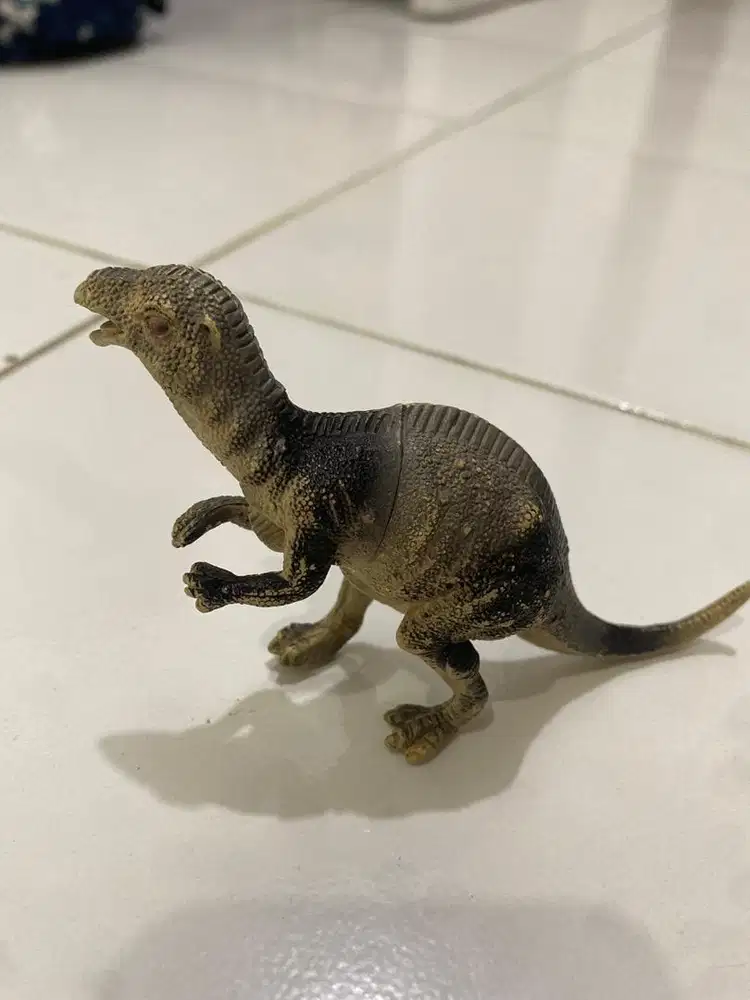 Mainan dinosaurus