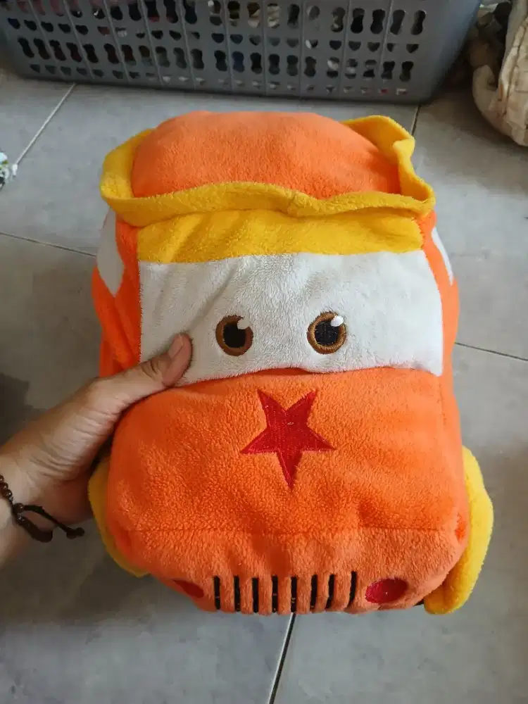 Boneka mobil warna orange