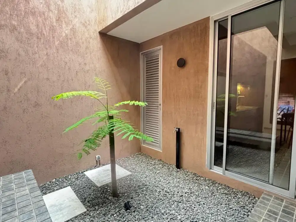 Dijual rumah 2 lantai di Graha Raya Bintaro baru selesai renovasi oleh arsitek ternama. FURNISHED.