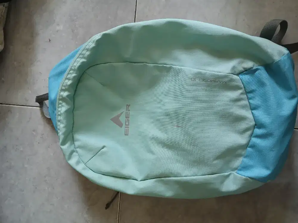 Tas eiger warna biru muda