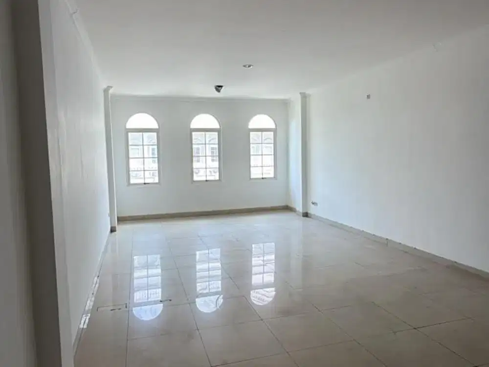 Disewa ruko Sedayu Square 4 lantai di Jakarta Barat