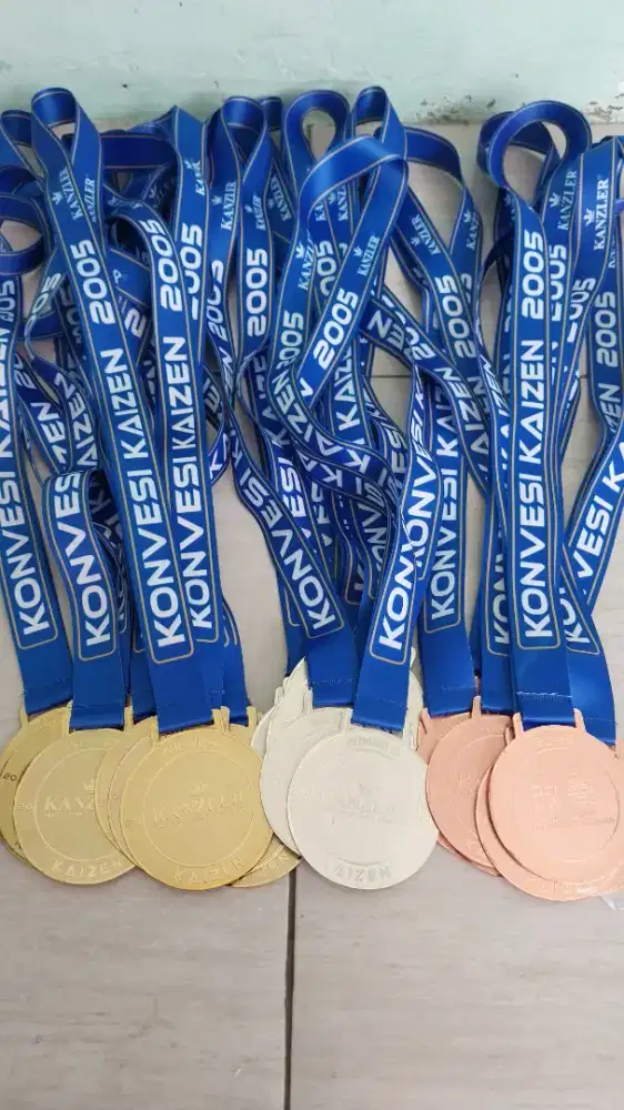 Medali kuningan krom