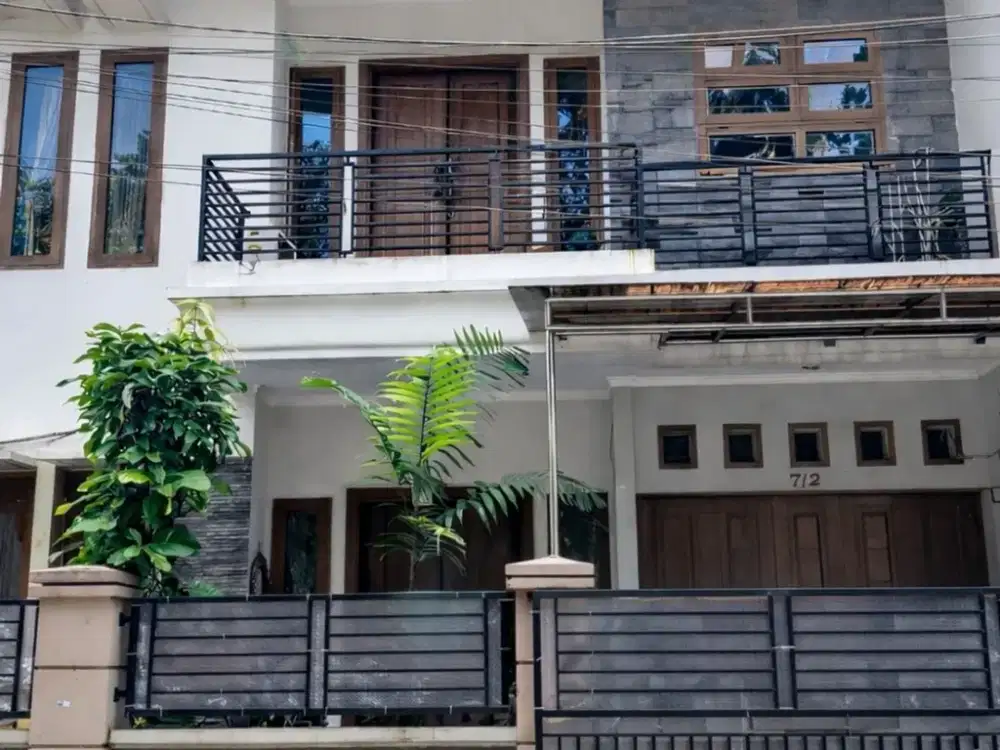 Rumah 2 Lt Menawan Depan Taman Rawamangun – Jalan 2 Mobil, SHM & IMB 387