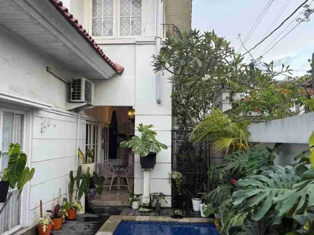 DIJUAL RUMAH MEWAH LOKASI SEKAR TUNJUNG KESIMAN DENPASAR TIMUR