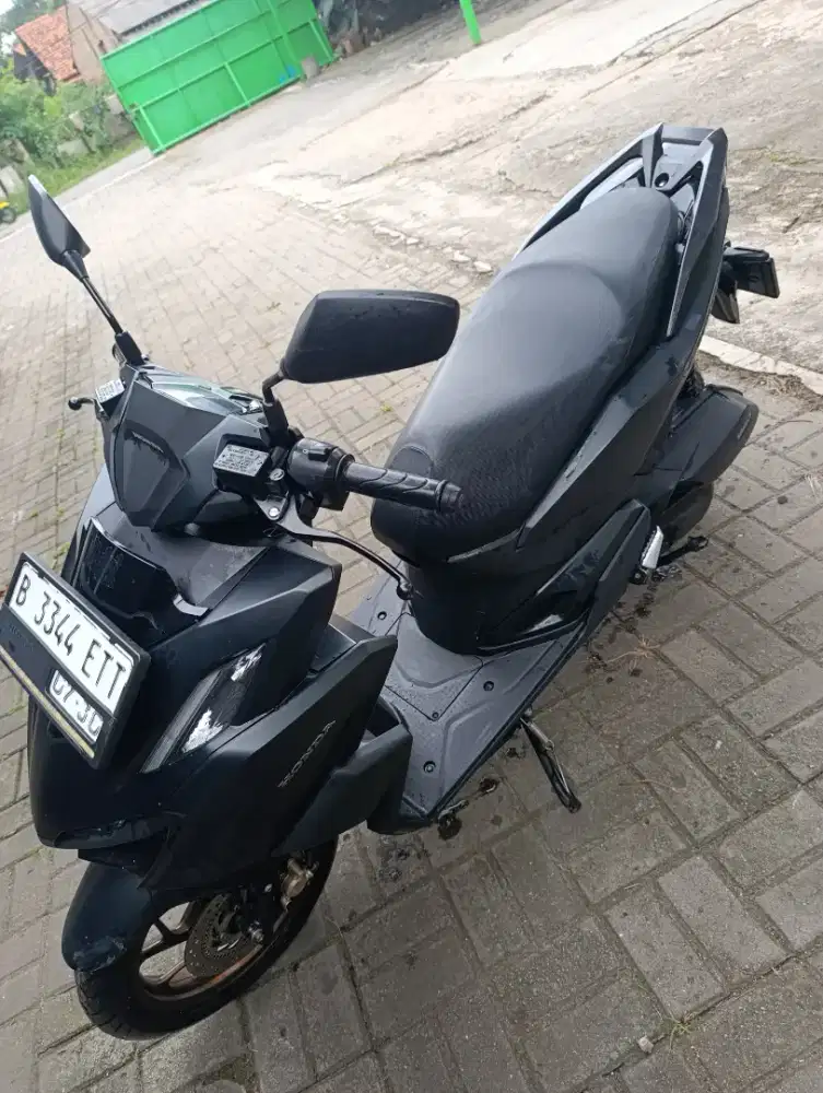 Varip 160cc tahun 2022, abs, pajak hidup, kilometer rendah.
