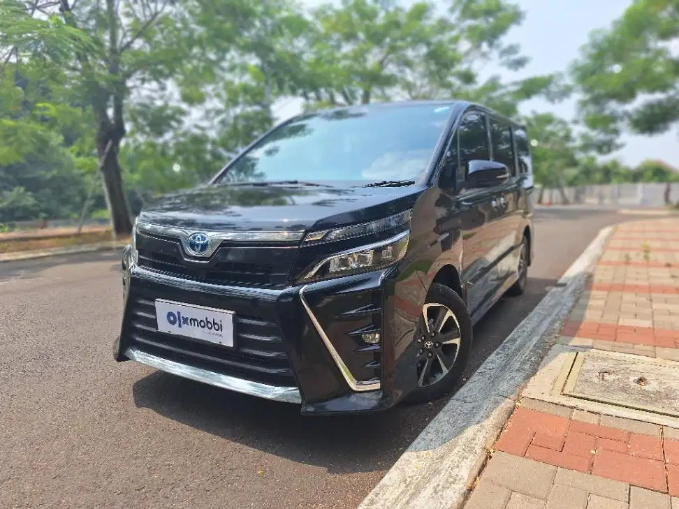 LOW DP Toyota Voxy 2.0 Bensin-AT 2019 WYI