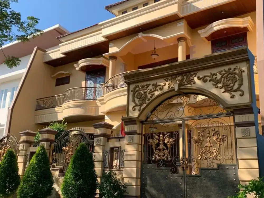 Rumah 2 Lantai Bagus SHM di Pakuwon City Siap Huni Terawat