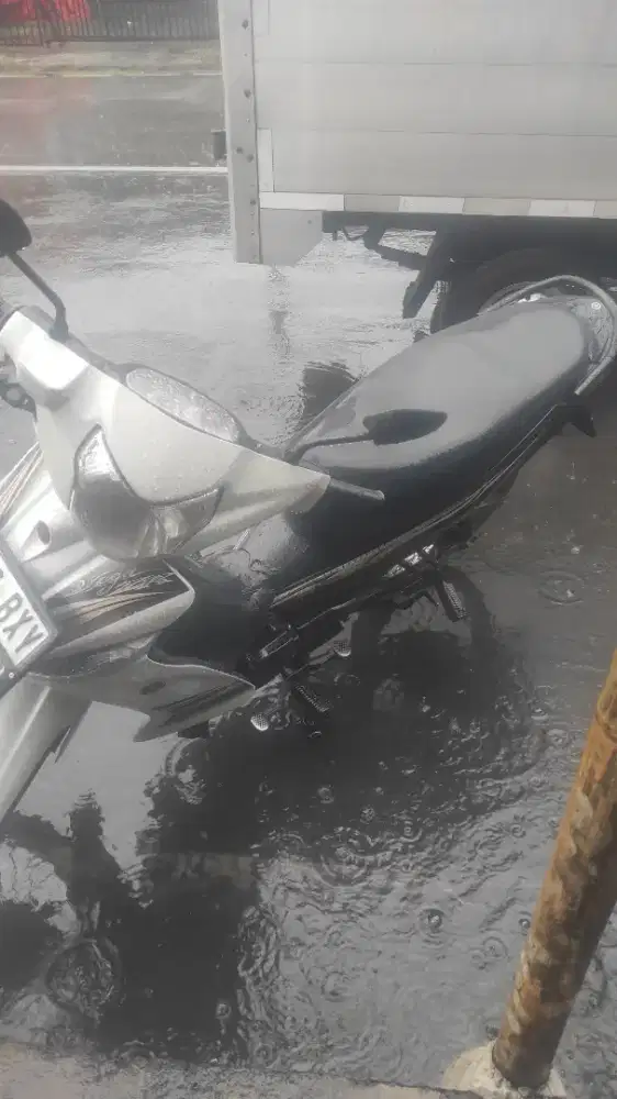 Jual motor vega r thn 2011 pajak on surat komplit