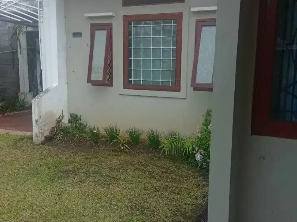 Disewakan Rumah bagus, terawat, halaman luas di Cihanjuang Cisintok