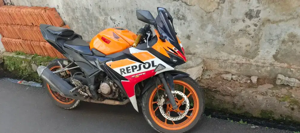 DIJUAL CBR 150R (REPSOL) TAHUN 2017