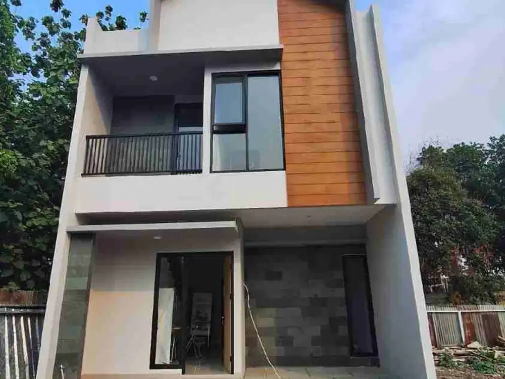 RUMAH MURAH 800 JUTAAN 2 LANTAI LOKASI DEKAT KE HALTE TRANSJAKARTA