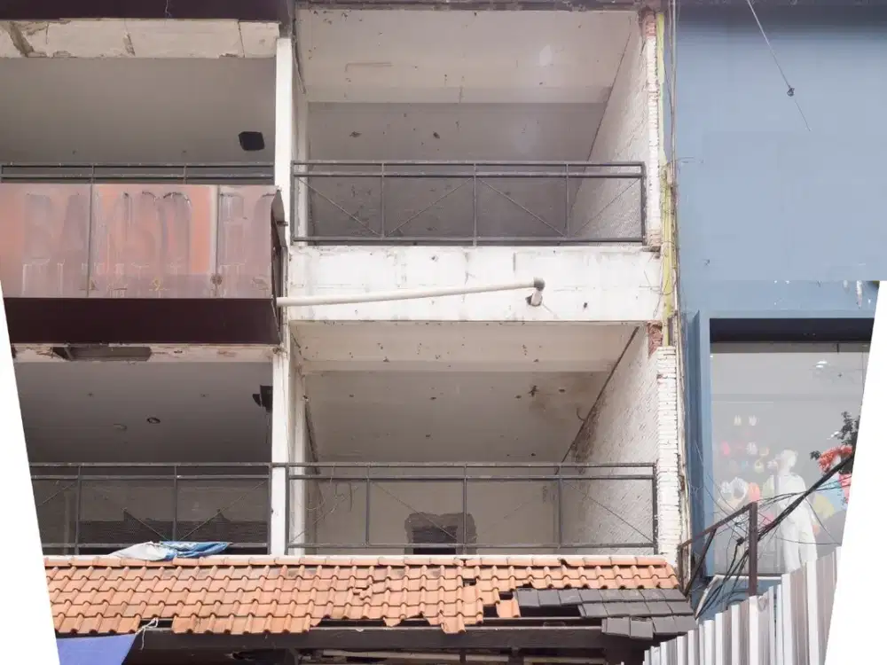 Disewakan Ruko Bangunan Lama Perlu Renovasi, Unfurnished, Bebas Banjir di Jl. Kemang Raya, Bangka, Mampang Prapatan