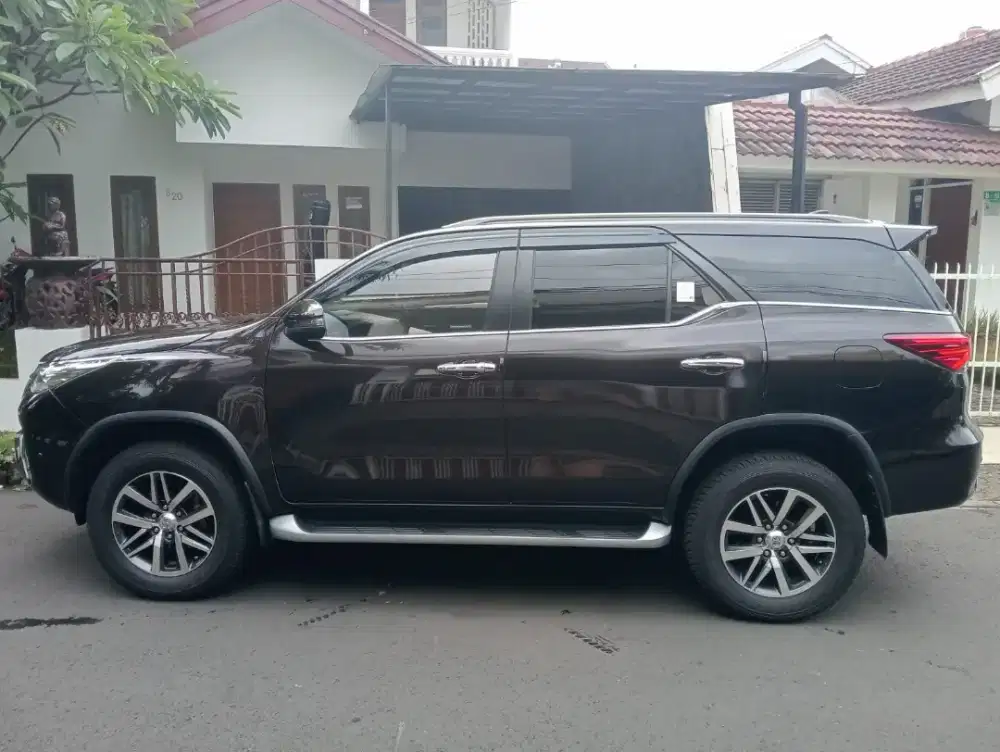 Dijual toyota fortuner vrz 2,4 diesel nik 2017