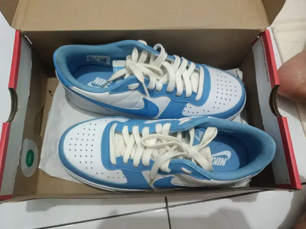 Sepatu sneakers Nike terminator low