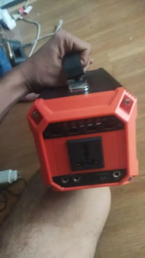 Portable solar charger battery 300 watt