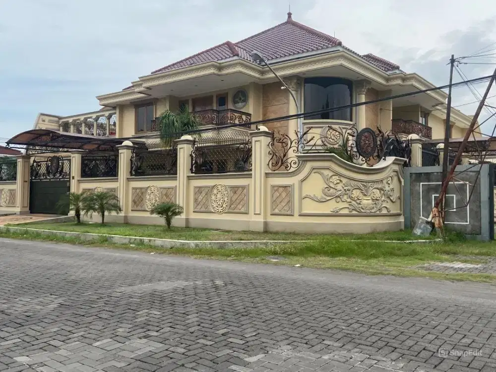 DIJUAL CEPAT RUMAH MEWAH FULL FURNISHED SOLO BARU